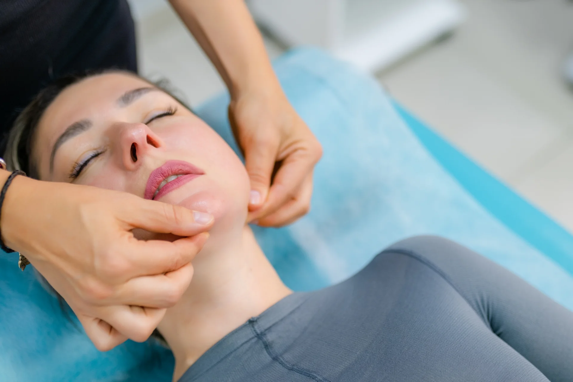 unidentified young woman masseur doing facial mass 2026 03 16 01 19 54 utc